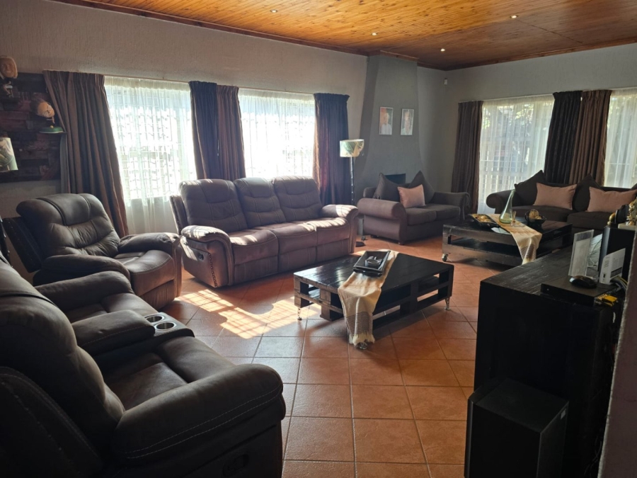 6 Bedroom Property for Sale in Witfield Gauteng