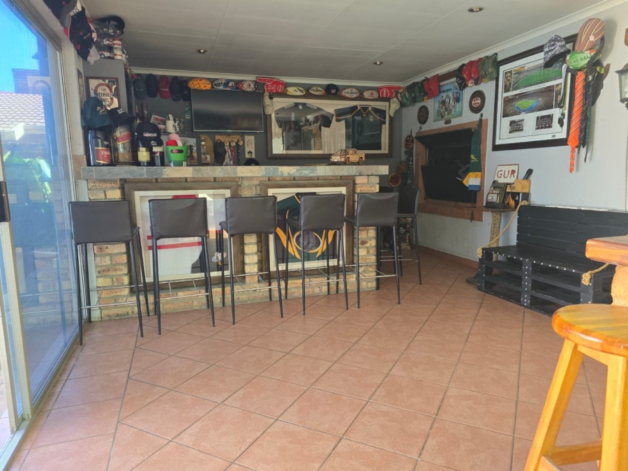 6 Bedroom Property for Sale in Witfield Gauteng