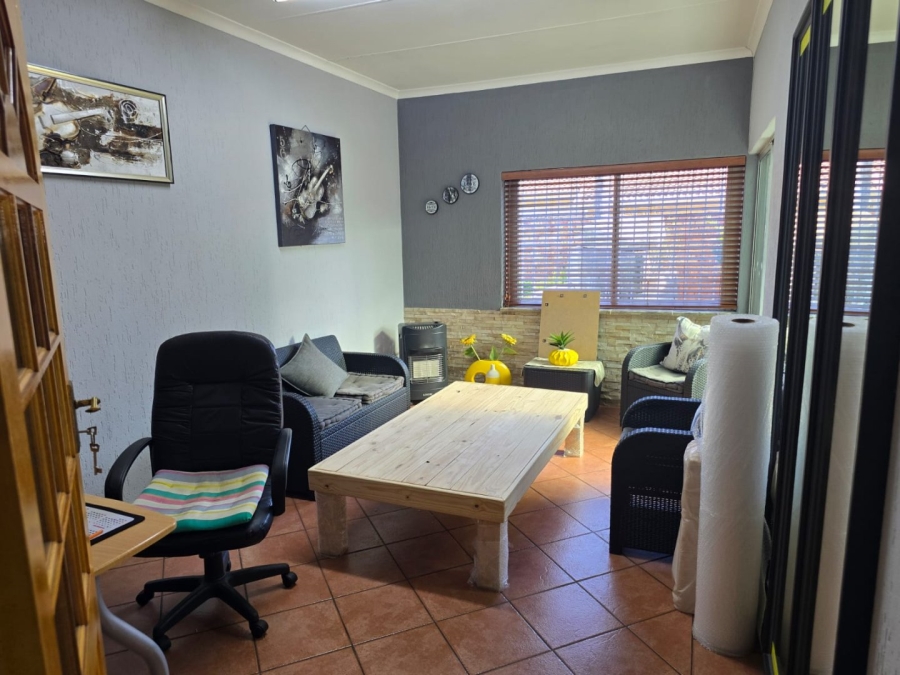 6 Bedroom Property for Sale in Witfield Gauteng