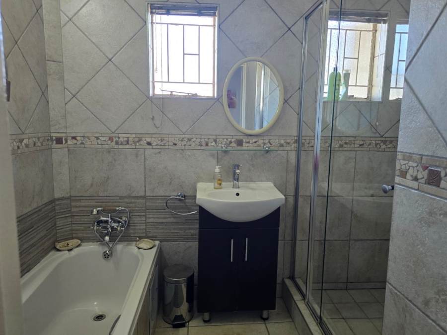 6 Bedroom Property for Sale in Witfield Gauteng