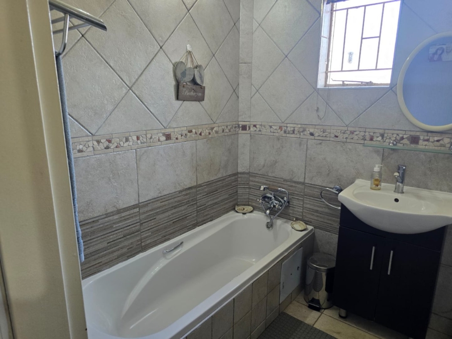 6 Bedroom Property for Sale in Witfield Gauteng