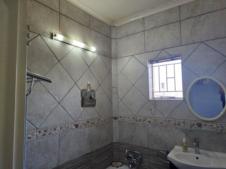 6 Bedroom Property for Sale in Witfield Gauteng