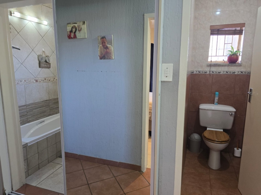 6 Bedroom Property for Sale in Witfield Gauteng