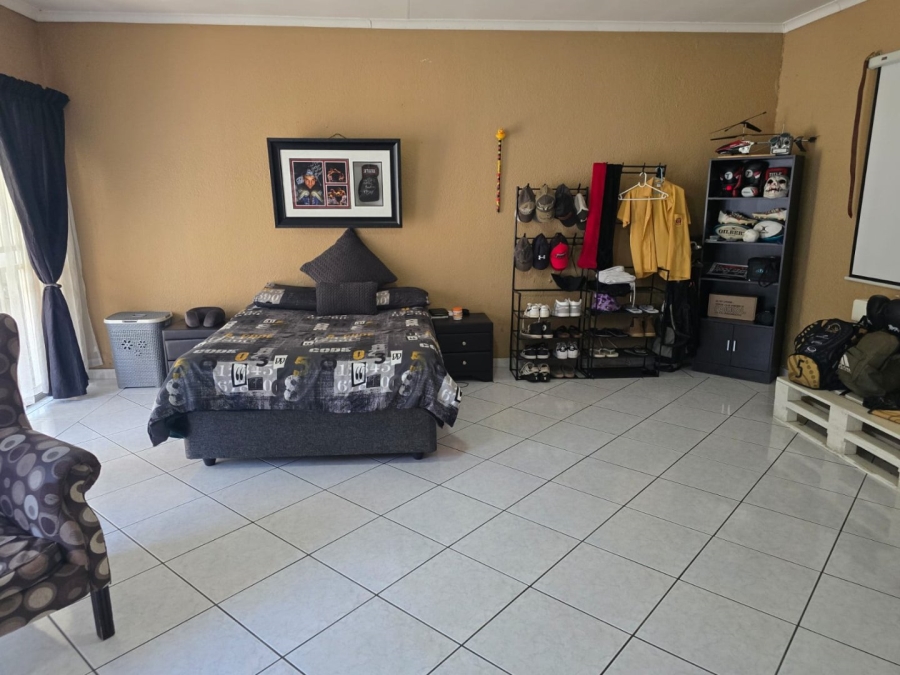 6 Bedroom Property for Sale in Witfield Gauteng