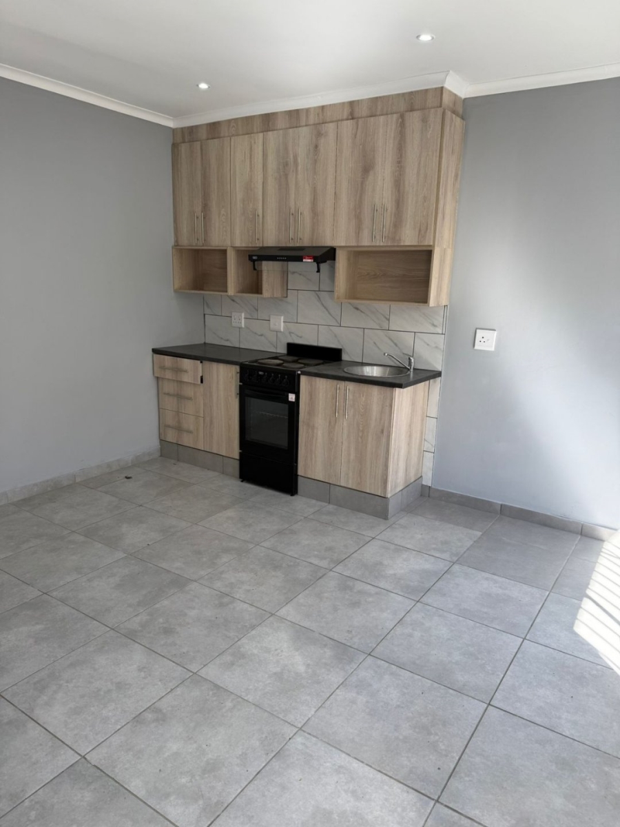 To Let 2 Bedroom Property for Rent in Edenvale Central Gauteng