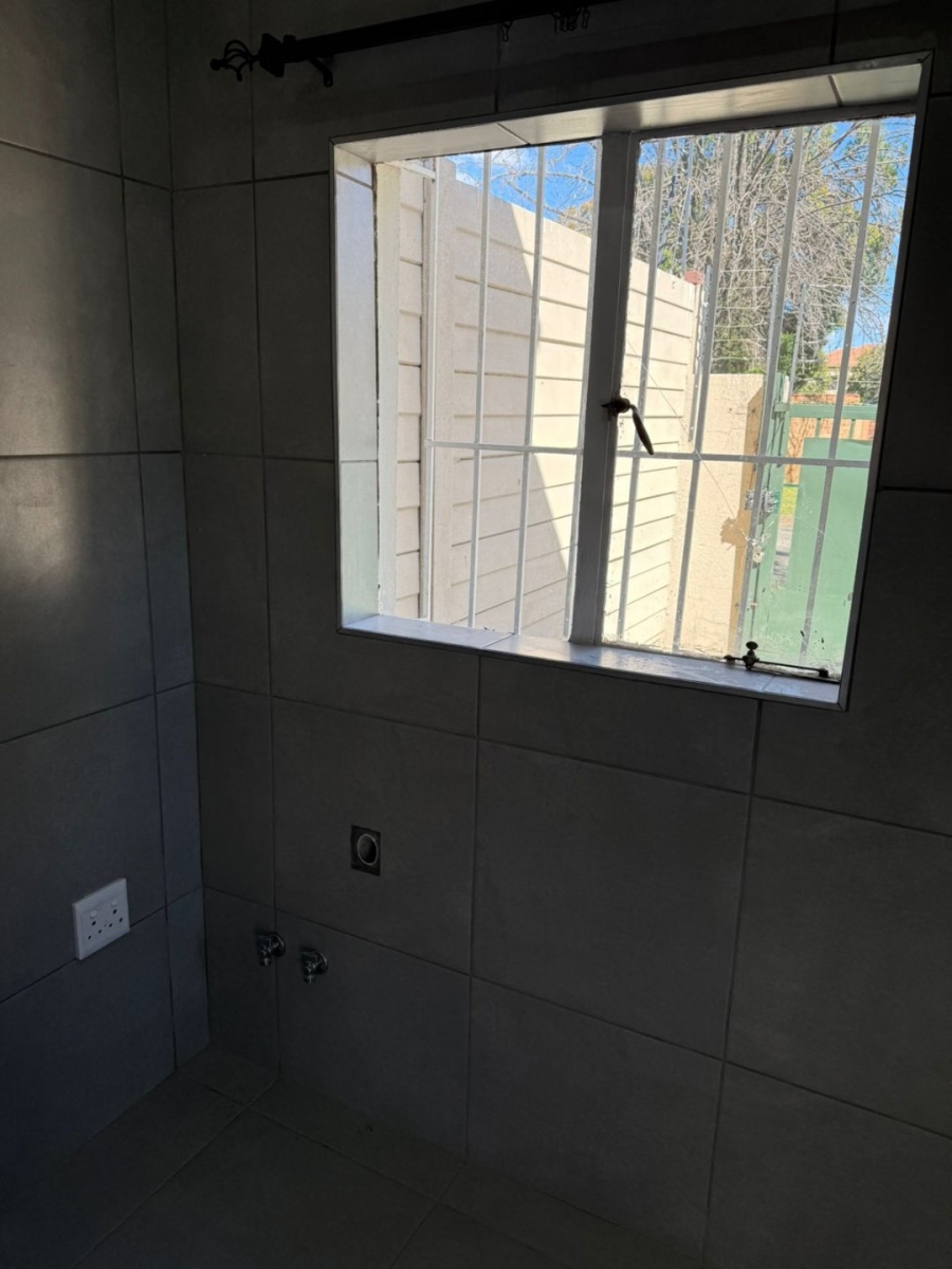 To Let 2 Bedroom Property for Rent in Edenvale Central Gauteng