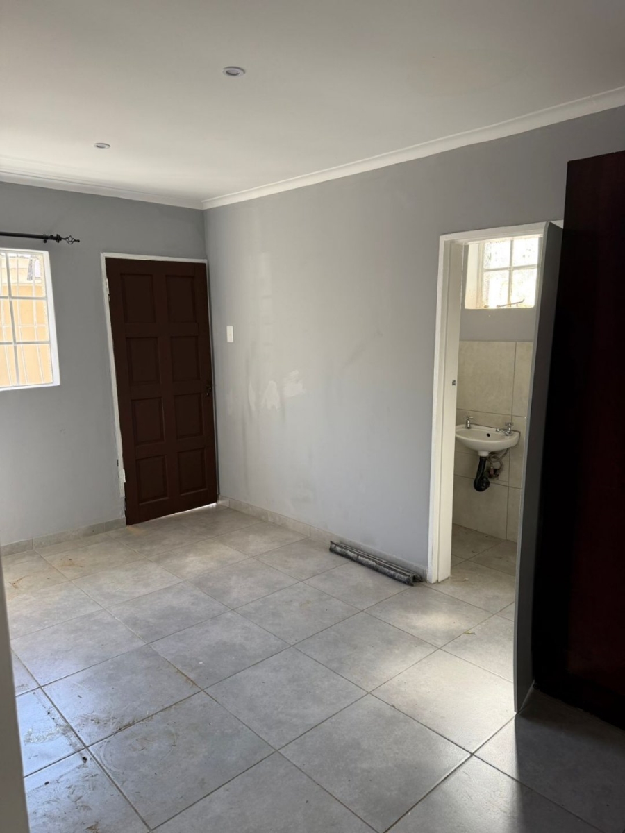 To Let 2 Bedroom Property for Rent in Edenvale Central Gauteng