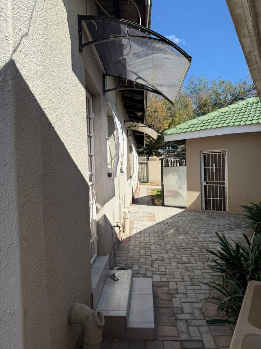 To Let 2 Bedroom Property for Rent in Edenvale Central Gauteng