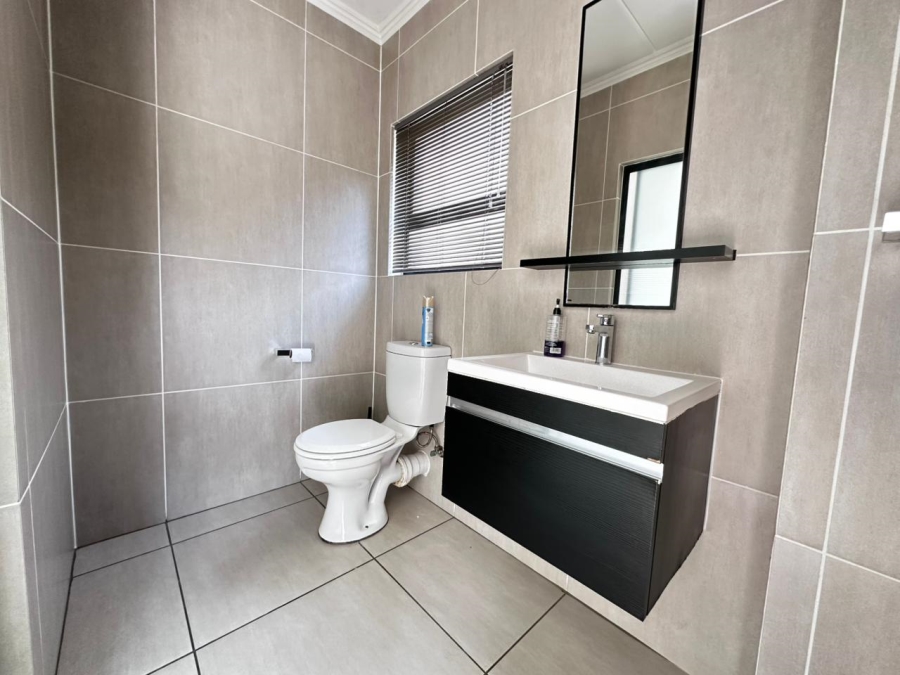 3 Bedroom Property for Sale in Greenstone Crest Gauteng