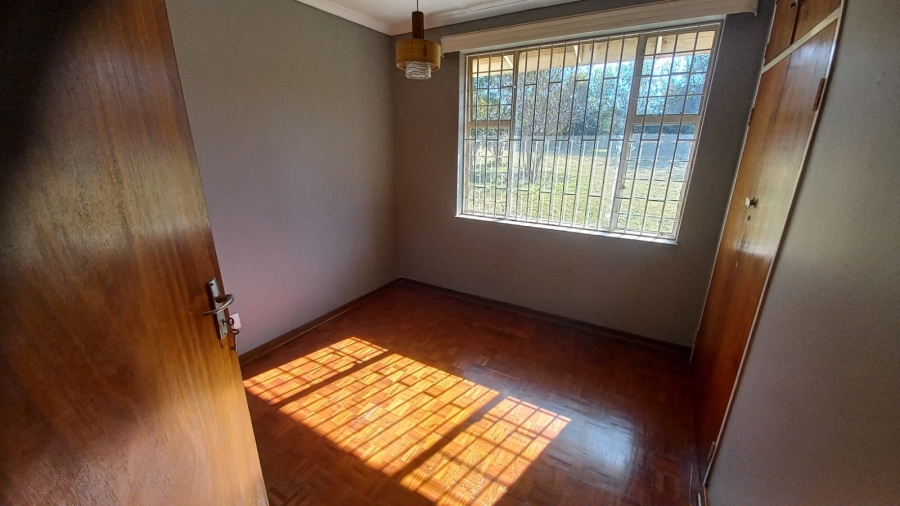 To Let 4 Bedroom Property for Rent in Mondeor Gauteng