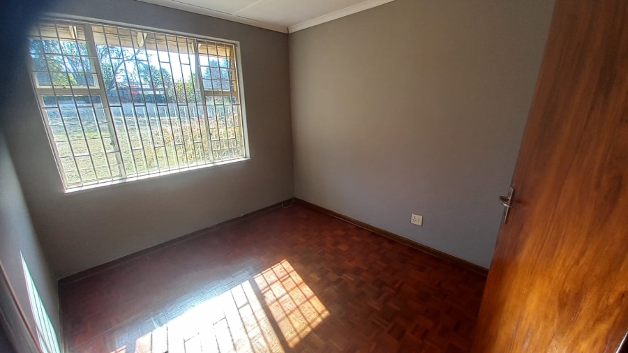 To Let 4 Bedroom Property for Rent in Mondeor Gauteng