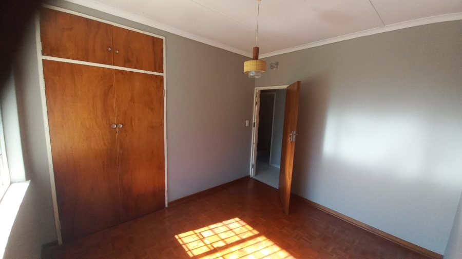 To Let 4 Bedroom Property for Rent in Mondeor Gauteng