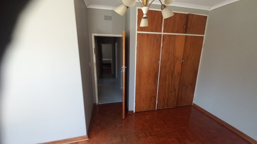 To Let 4 Bedroom Property for Rent in Mondeor Gauteng