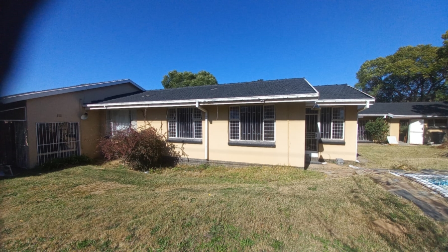 To Let 4 Bedroom Property for Rent in Mondeor Gauteng