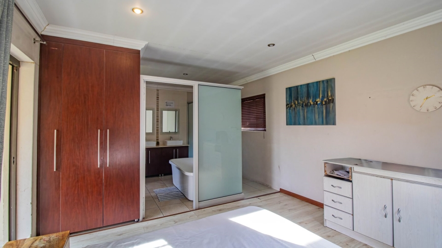 3 Bedroom Property for Sale in South Crest Gauteng