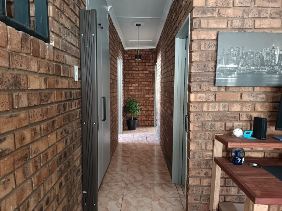 2 Bedroom Property for Sale in Noycedale Gauteng