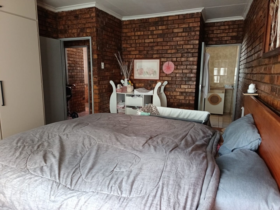 2 Bedroom Property for Sale in Noycedale Gauteng