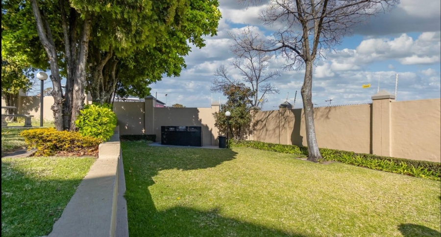 2 Bedroom Property for Sale in Lonehill Gauteng