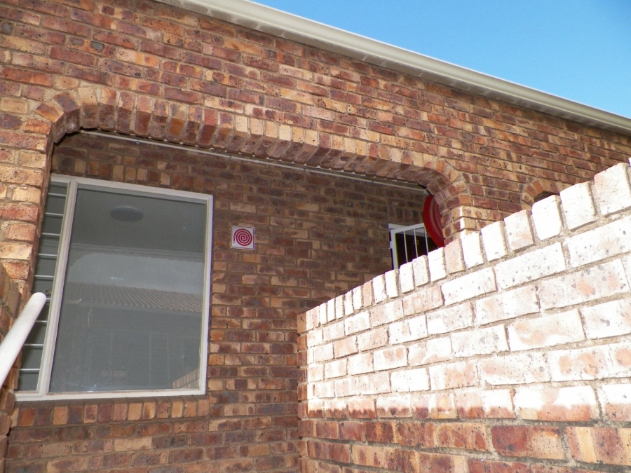 2 Bedroom Property for Sale in Zwartkop Gauteng