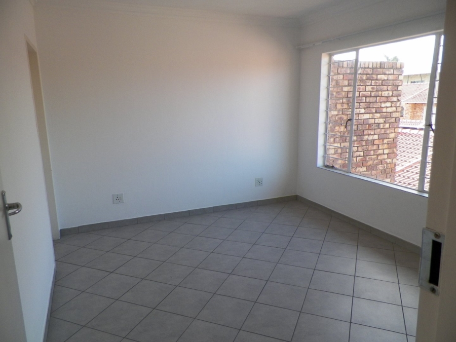 2 Bedroom Property for Sale in Zwartkop Gauteng