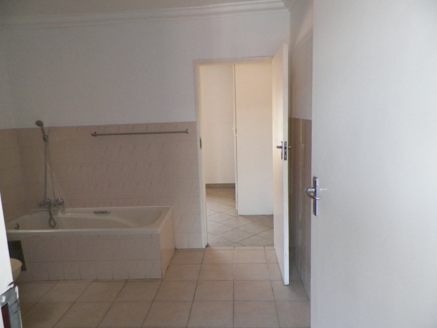 2 Bedroom Property for Sale in Zwartkop Gauteng