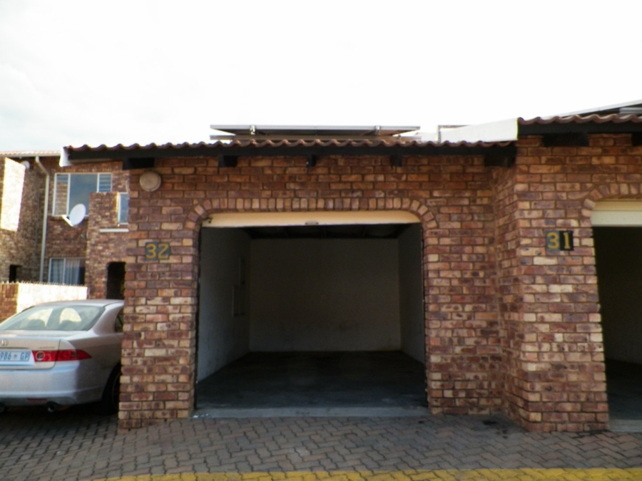2 Bedroom Property for Sale in Zwartkop Gauteng