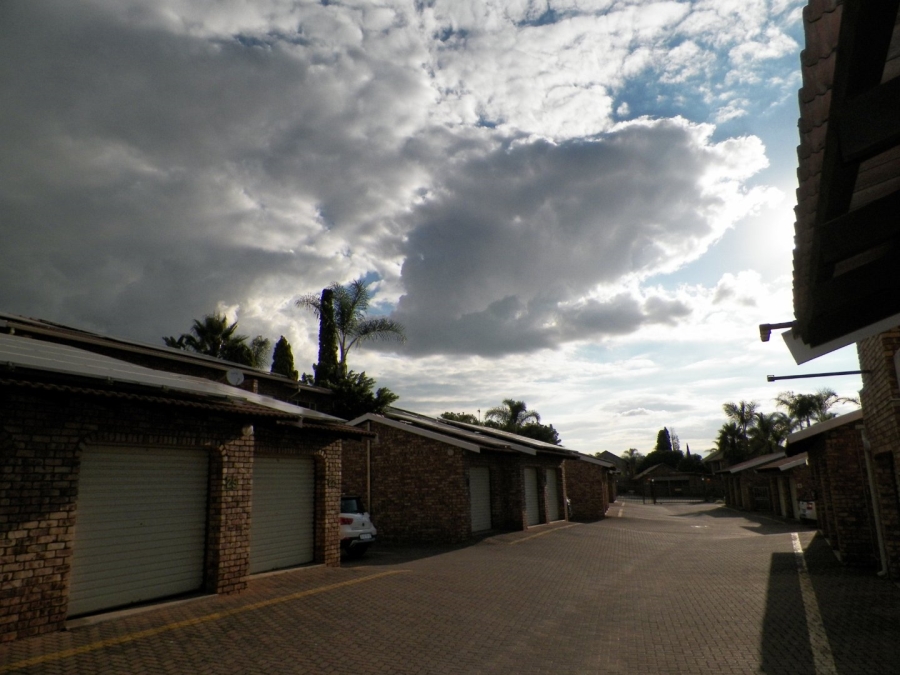 2 Bedroom Property for Sale in Zwartkop Gauteng