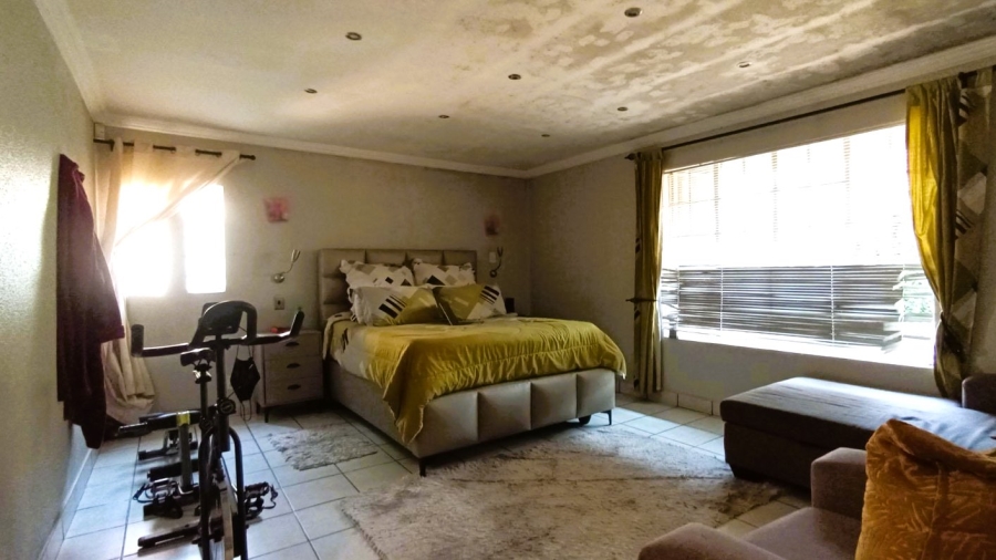 3 Bedroom Property for Sale in Faerie Glen Gauteng