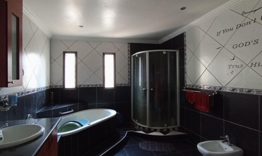 3 Bedroom Property for Sale in Faerie Glen Gauteng
