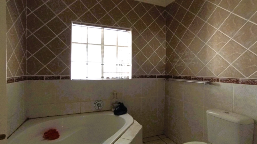 3 Bedroom Property for Sale in Faerie Glen Gauteng