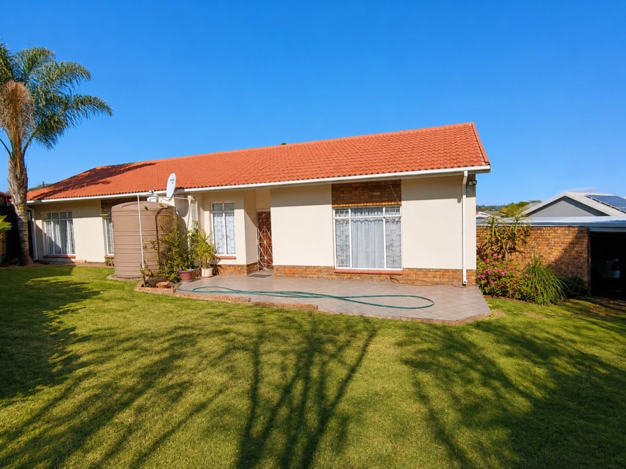 4 Bedroom Property for Sale in Rooihuiskraal Gauteng