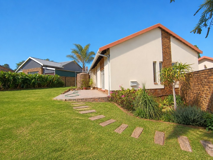 4 Bedroom Property for Sale in Rooihuiskraal Gauteng