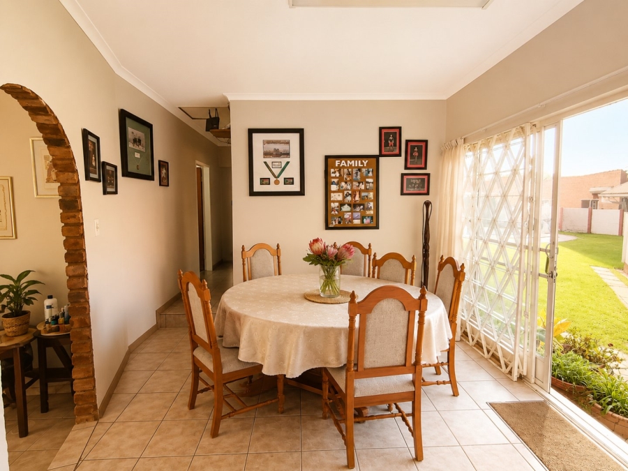 4 Bedroom Property for Sale in Rooihuiskraal Gauteng