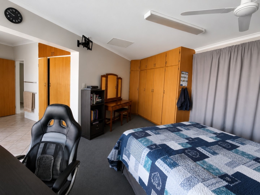 4 Bedroom Property for Sale in Rooihuiskraal Gauteng