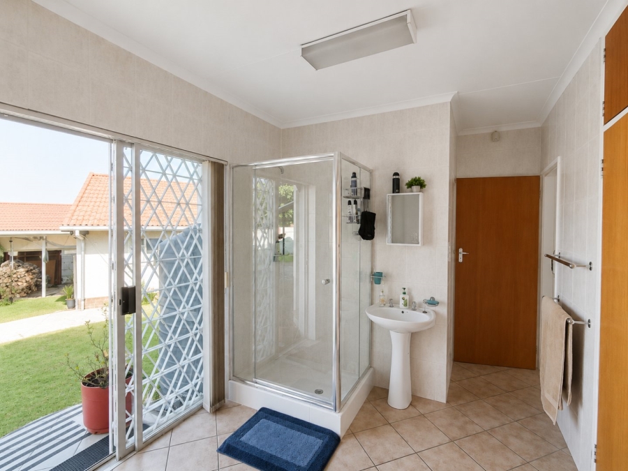 4 Bedroom Property for Sale in Rooihuiskraal Gauteng