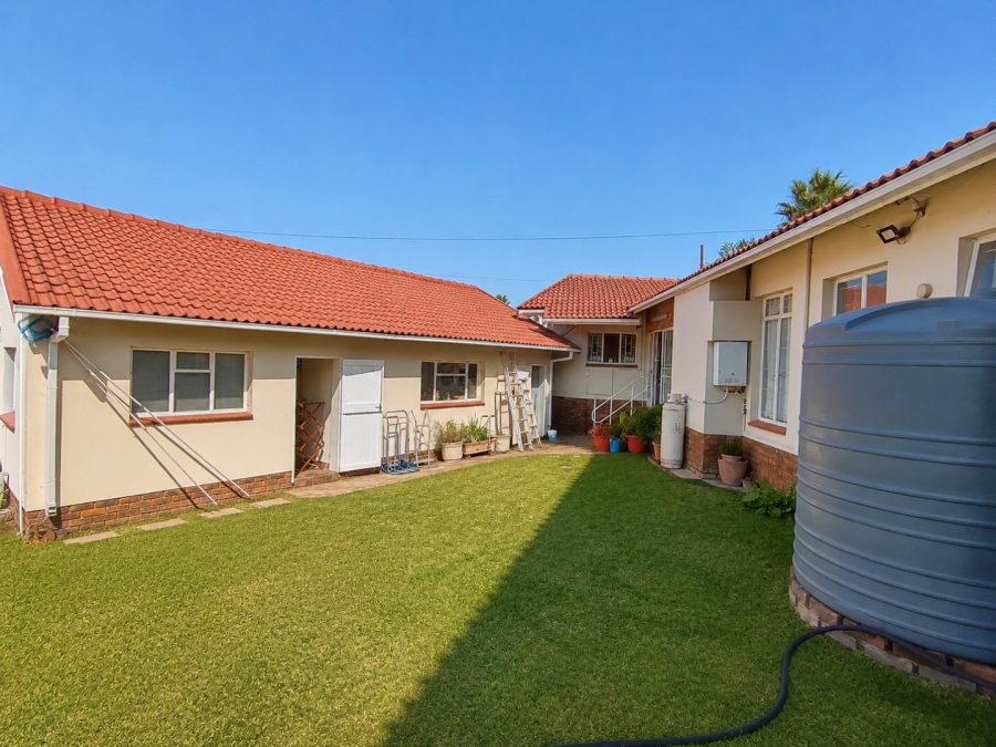 4 Bedroom Property for Sale in Rooihuiskraal Gauteng