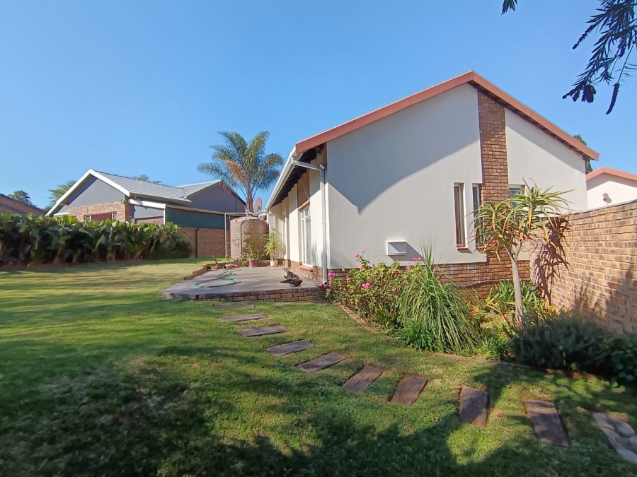 4 Bedroom Property for Sale in Rooihuiskraal Gauteng
