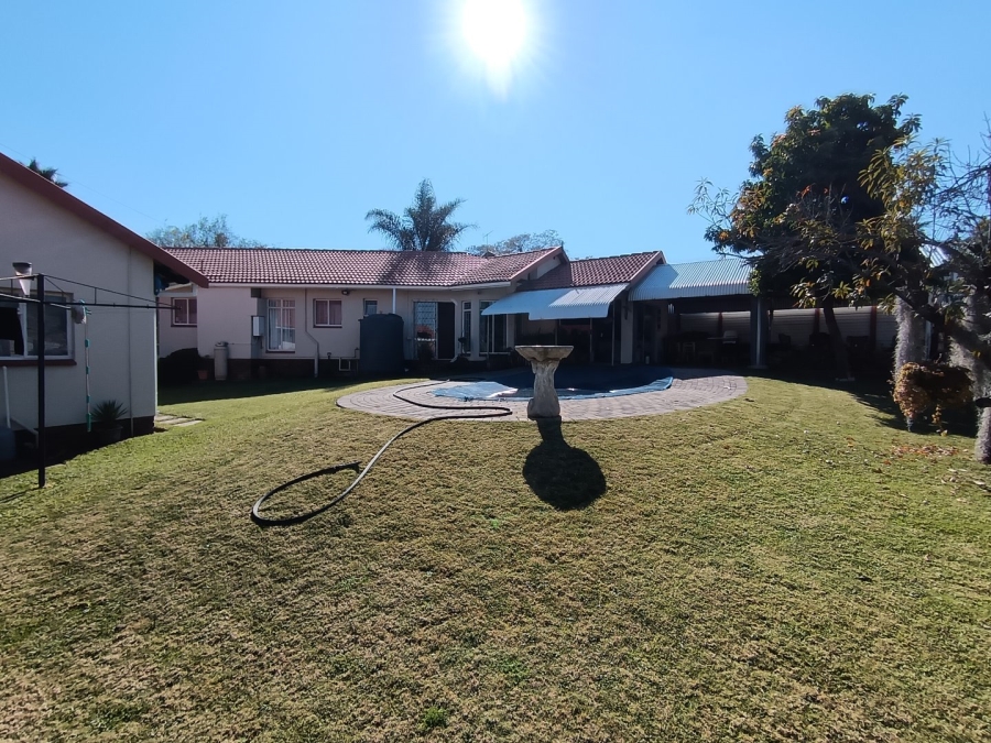 4 Bedroom Property for Sale in Rooihuiskraal Gauteng