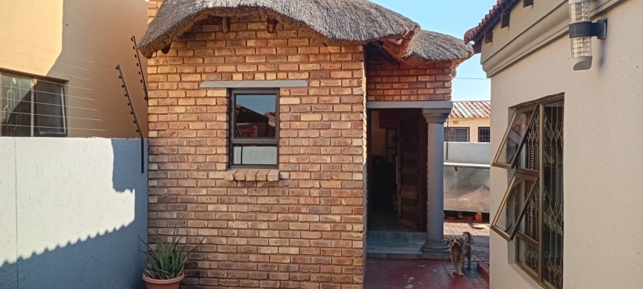 3 Bedroom Property for Sale in Soshanguve FF Gauteng