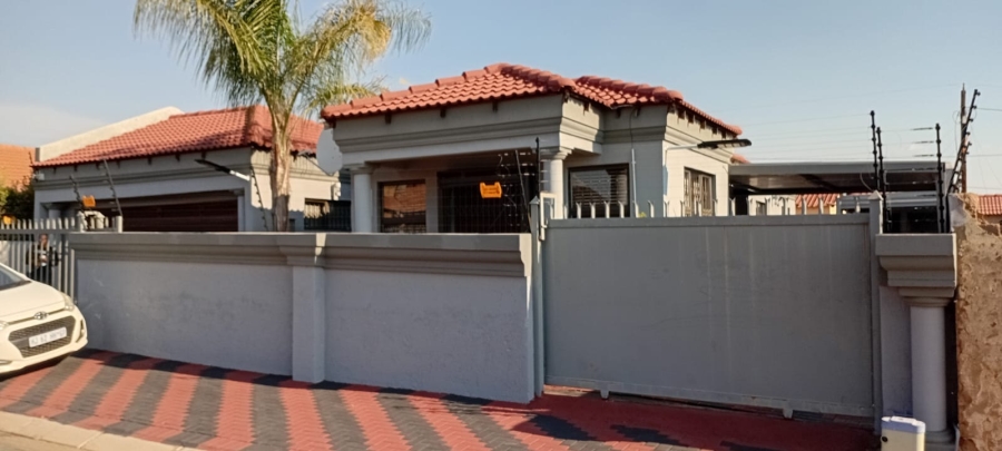 3 Bedroom Property for Sale in Soshanguve FF Gauteng