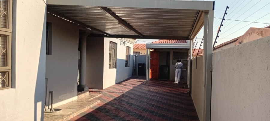3 Bedroom Property for Sale in Soshanguve FF Gauteng