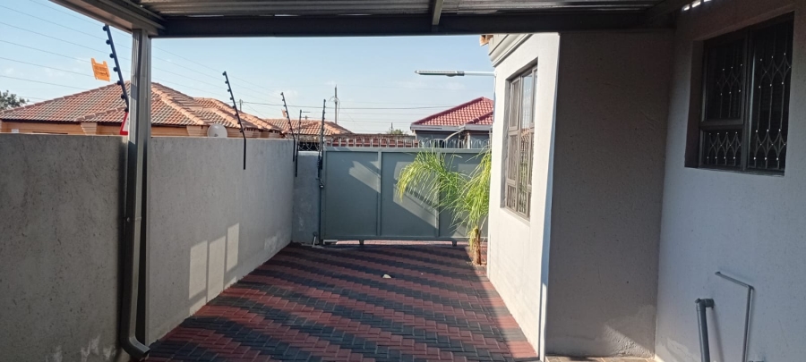 3 Bedroom Property for Sale in Soshanguve FF Gauteng