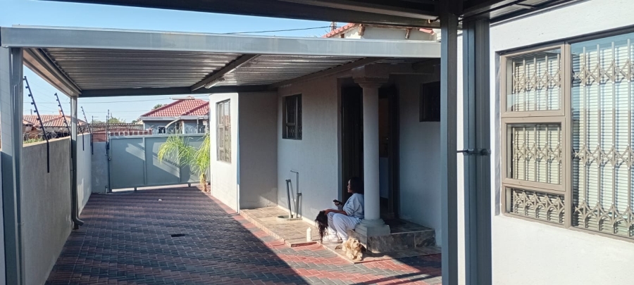3 Bedroom Property for Sale in Soshanguve FF Gauteng