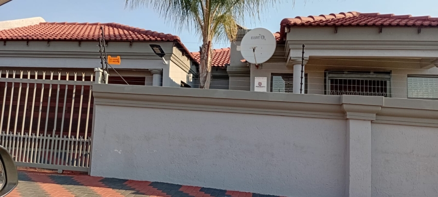 3 Bedroom Property for Sale in Soshanguve FF Gauteng