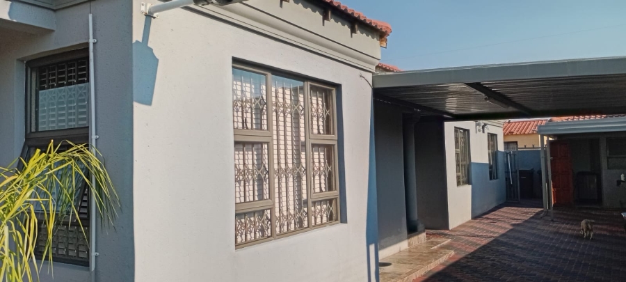 3 Bedroom Property for Sale in Soshanguve FF Gauteng