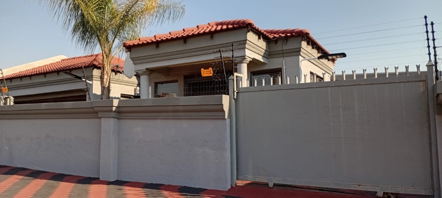 3 Bedroom Property for Sale in Soshanguve FF Gauteng