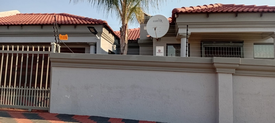 3 Bedroom Property for Sale in Soshanguve FF Gauteng
