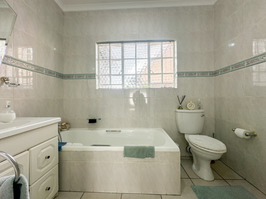 3 Bedroom Property for Sale in Brackenhurst Gauteng