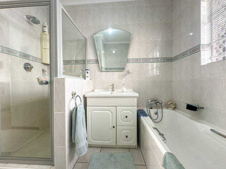 3 Bedroom Property for Sale in Brackenhurst Gauteng