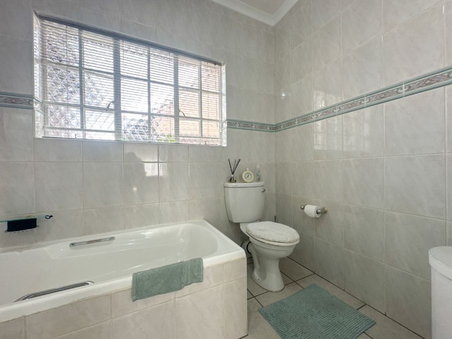 3 Bedroom Property for Sale in Brackenhurst Gauteng